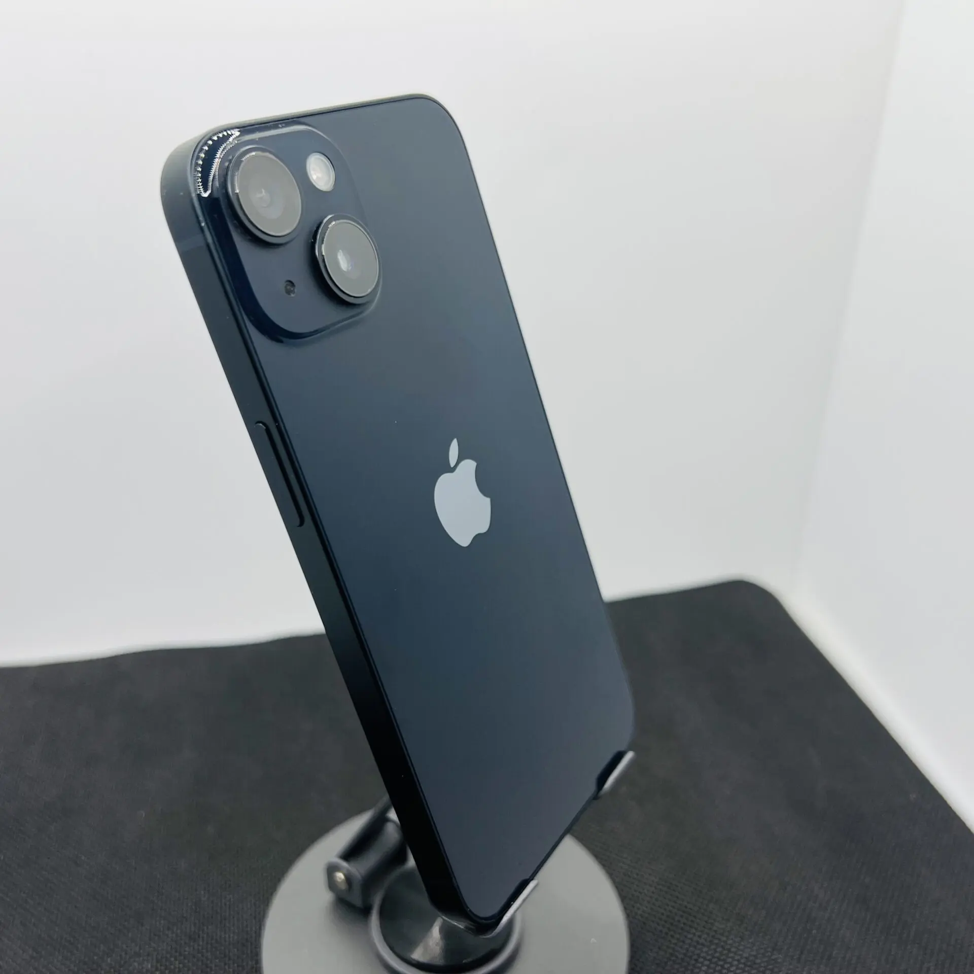 iPhone 14 photo 2
