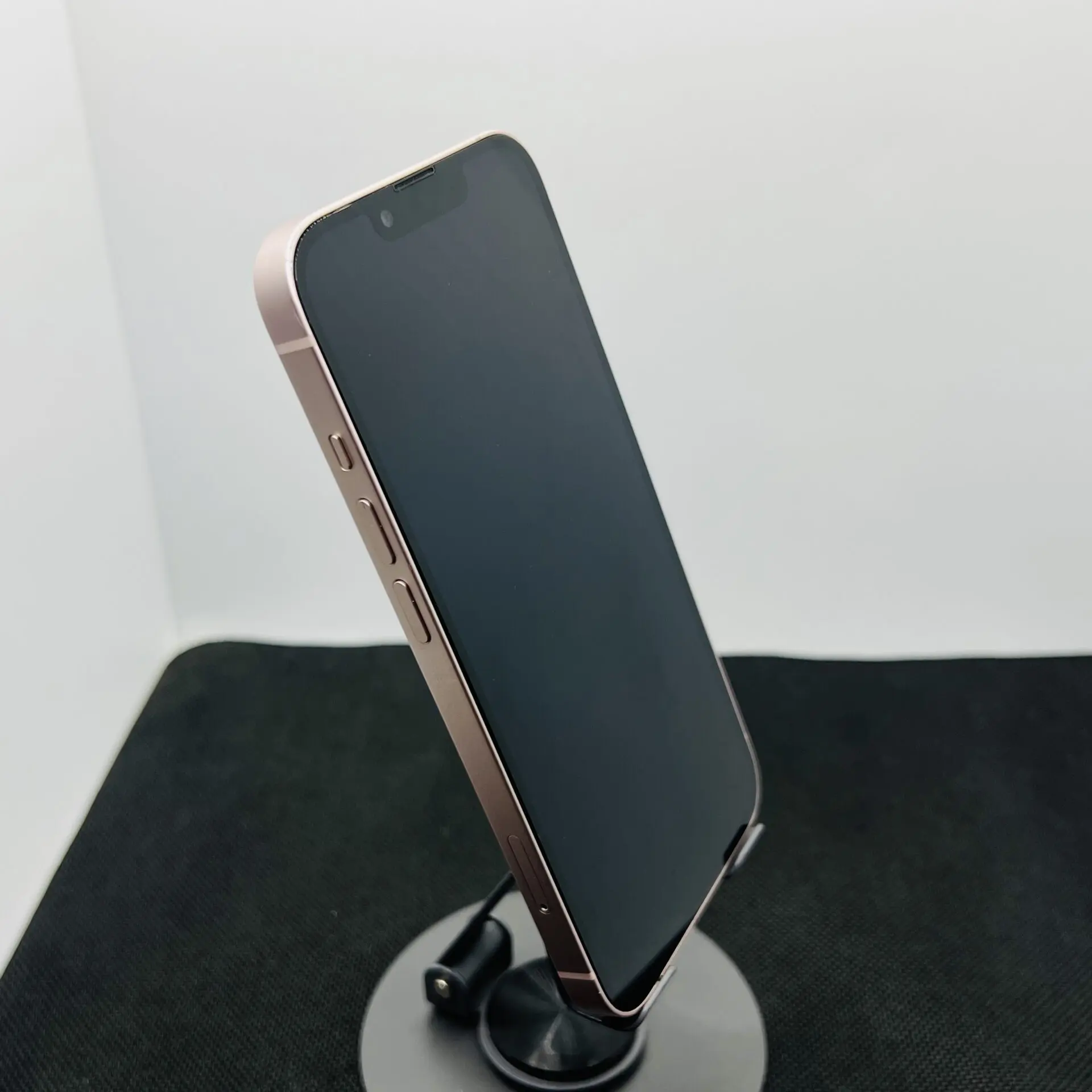iPhone 13 photo 2