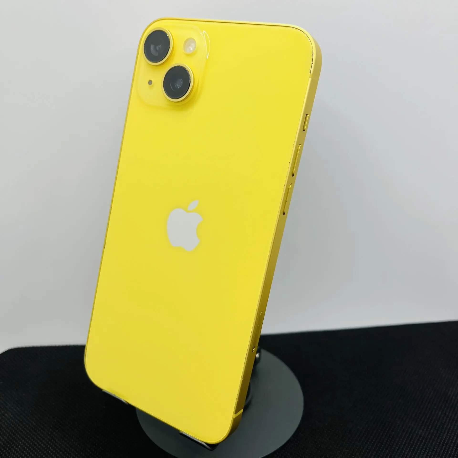 iPhone 14 photo 2